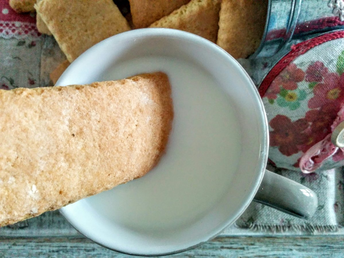 Biscotti da inzuppare nel latte