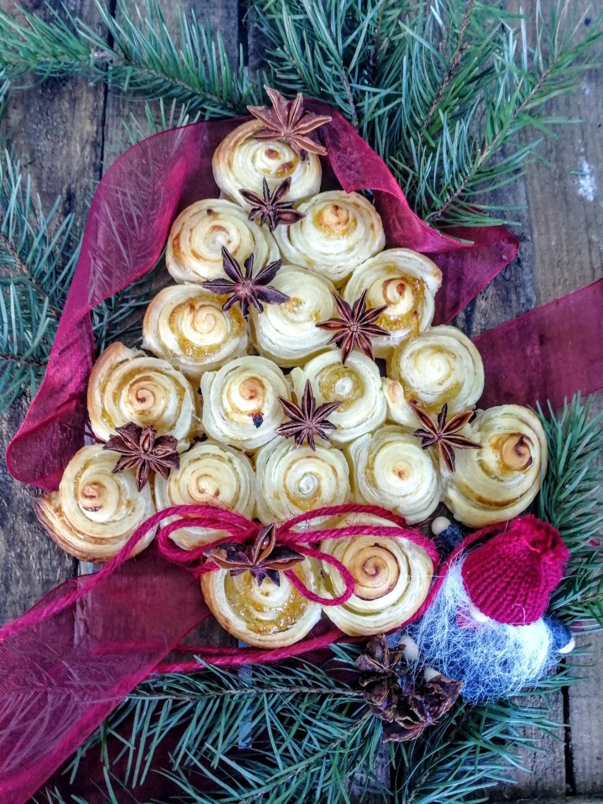 Albero di Natale di pasta sfoglia dolce