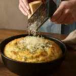 Frittata al forno alta e soffice: il momento giusto per aggiungere il formaggio e ottenere la giusta consistenza